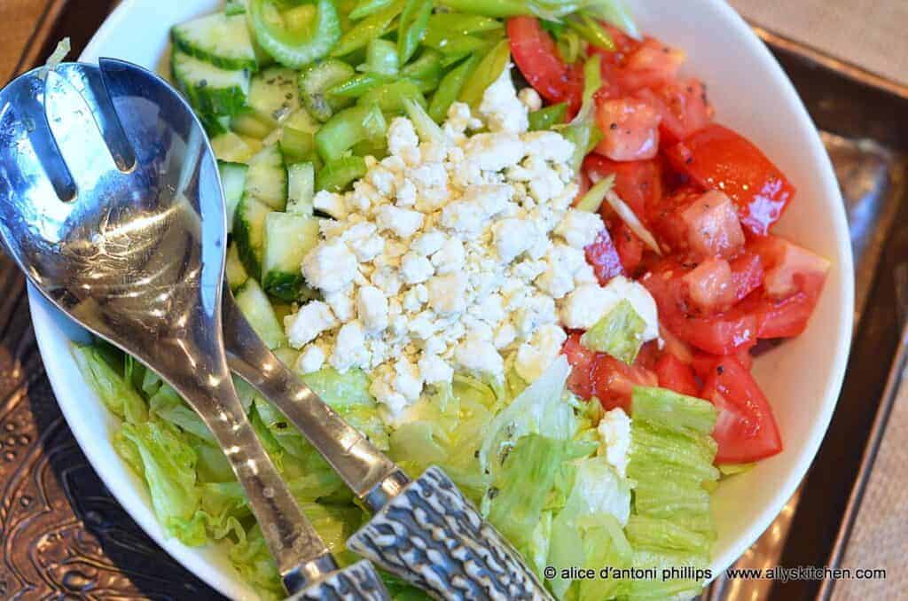 iceberg gorgonzola salad