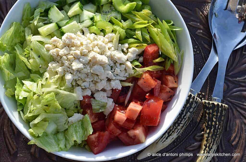 iceberg gorgonzola salad