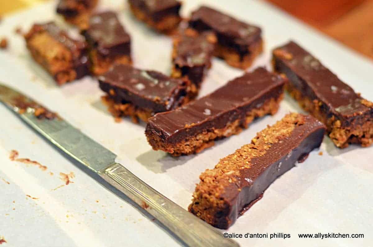 ~ biscoff chocolate crumbly sticks & bites~