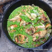 ~dutch oven garlic chicken jasmine rice & peas~