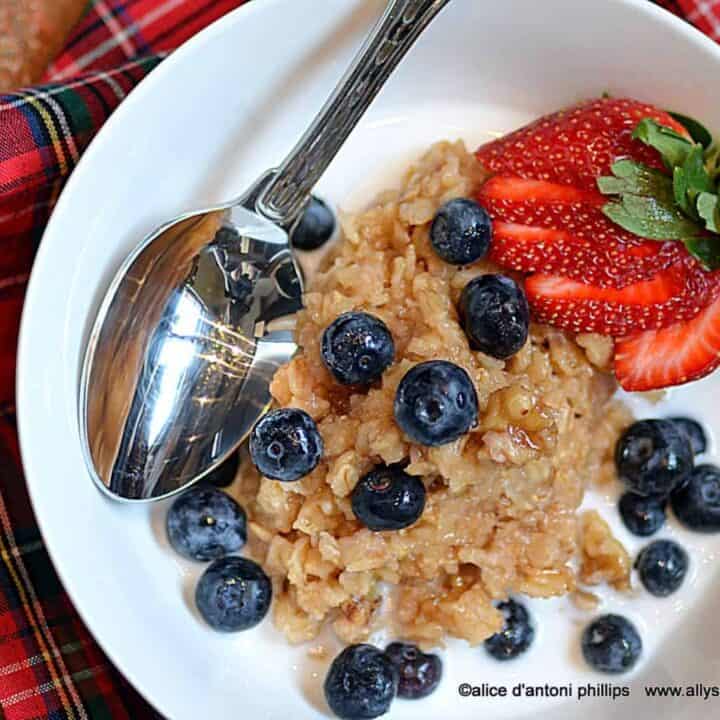 citrus honey nut oatmeal with cream & fresh fruit