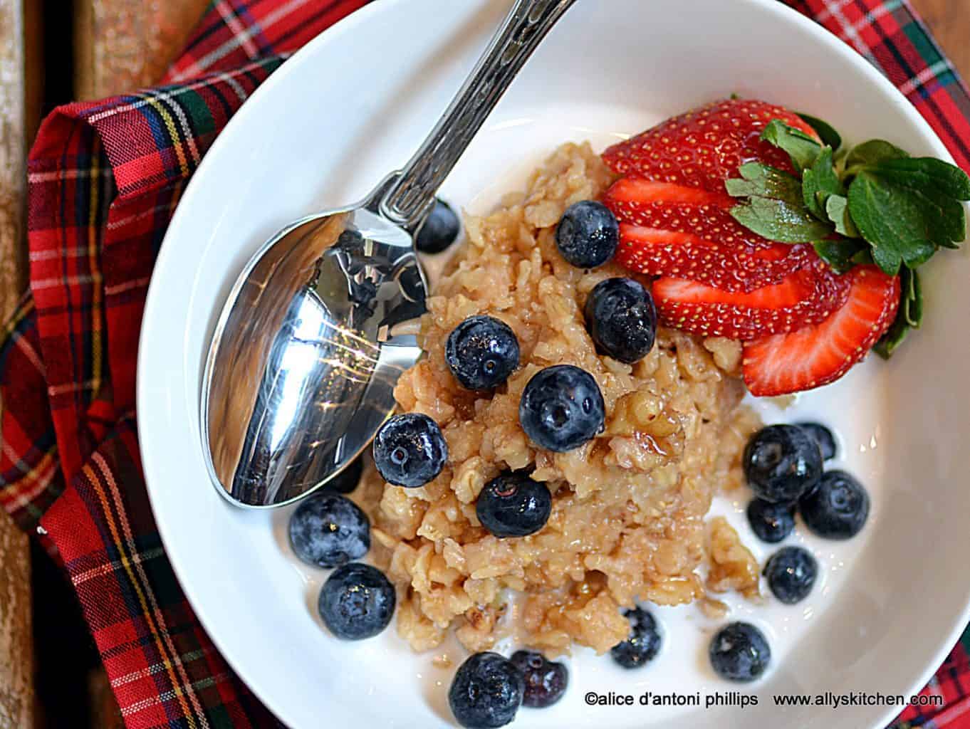 citrus honey nut oatmeal with cream & fresh fruit