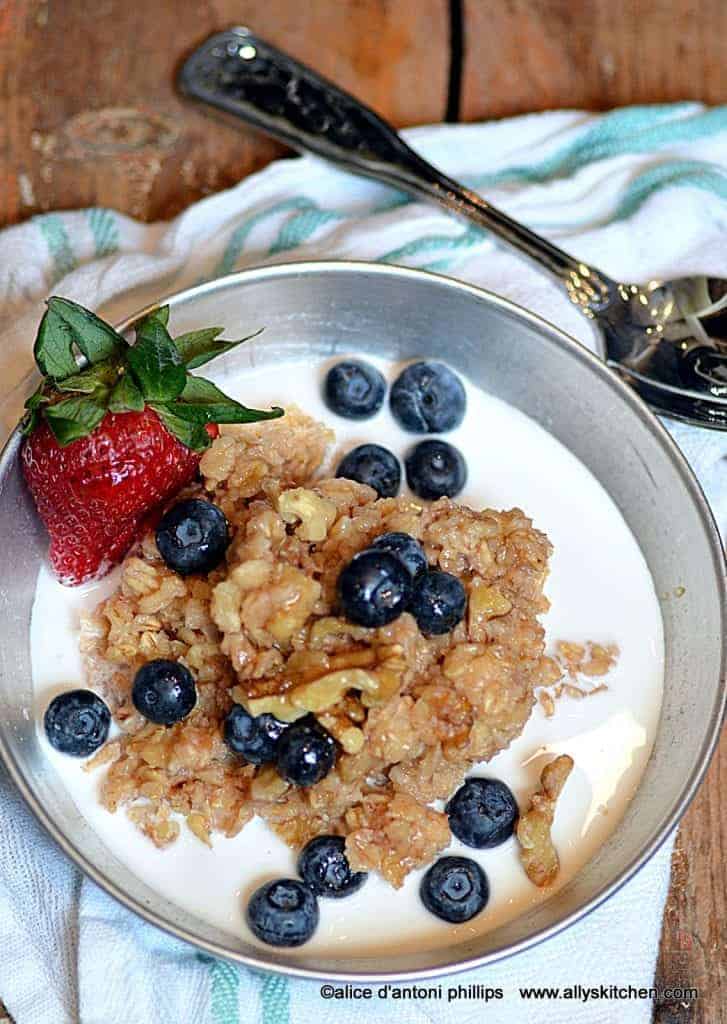 citrus honey nut oatmeal with cream & fresh fruit