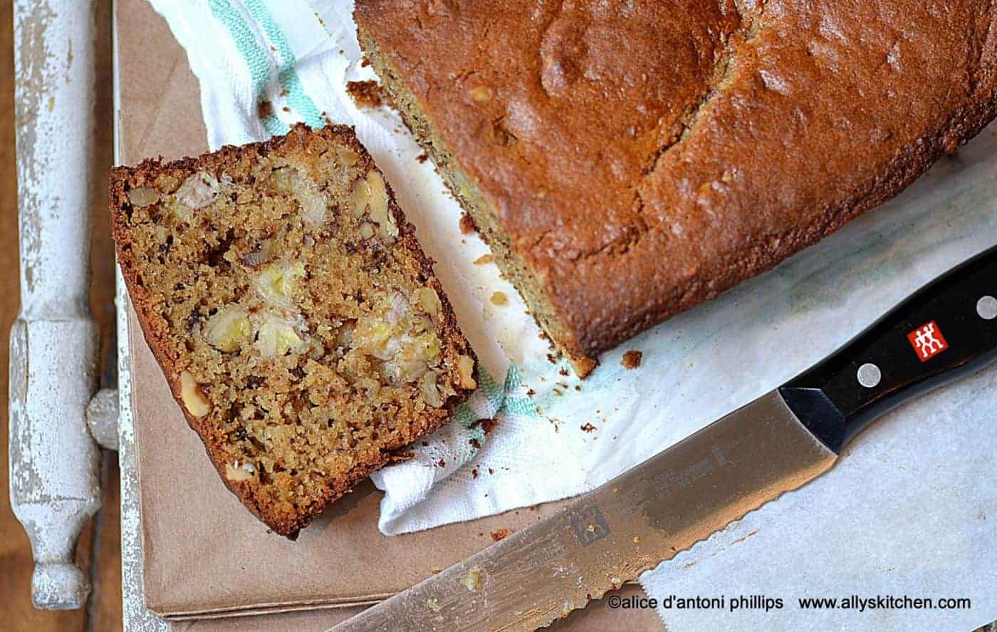 Mini Banana Loaves with Walnuts and Coconut 