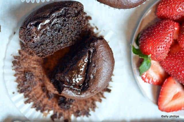 turkish strawberry chocolate cupcakes