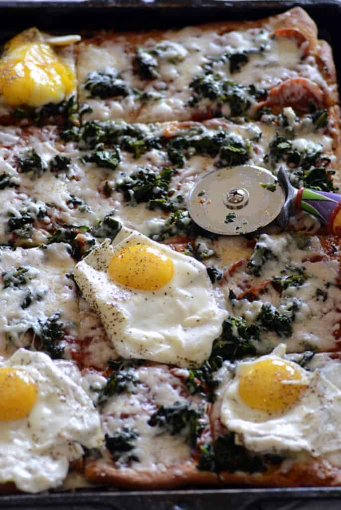 breakfast spinach pizza