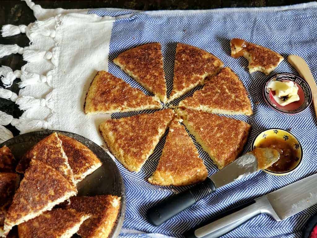 Simple Skillet Cornbread - Breads and Sweets