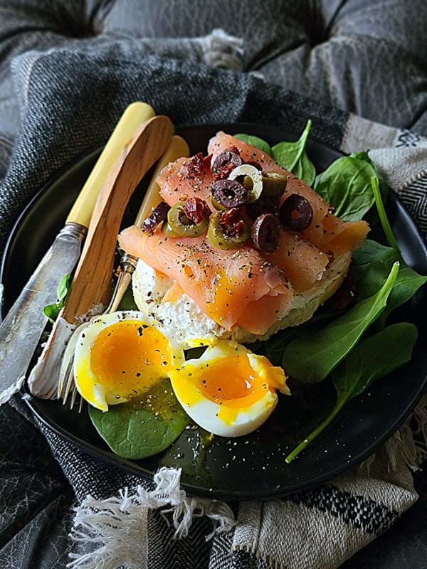 smoked salmon bagel