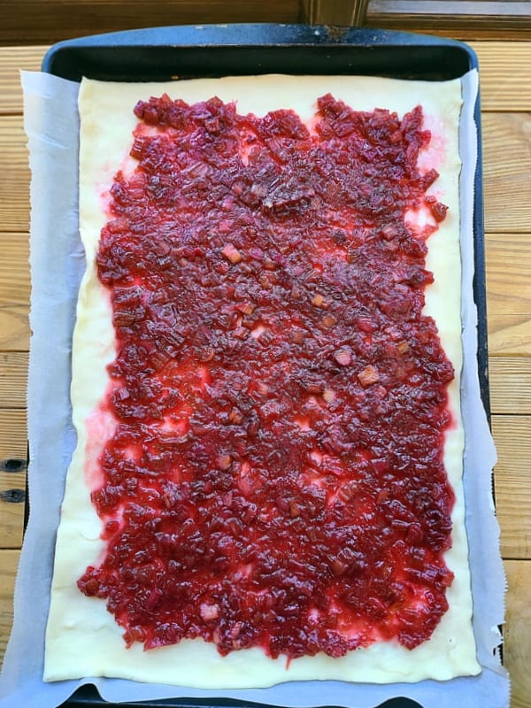 Rhubarb Strawberry Flat Pie