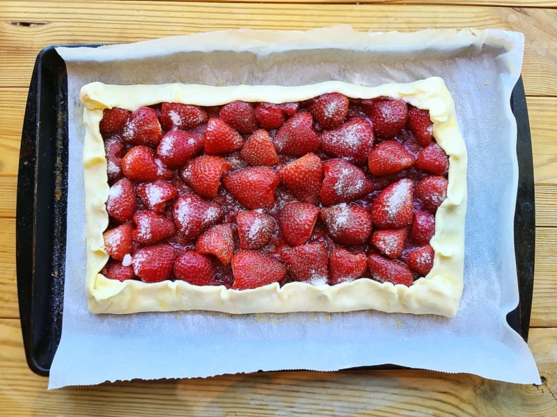 Rhubarb Strawberry Flat Pie