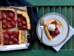 Rhubarb Strawberry Flat Pie