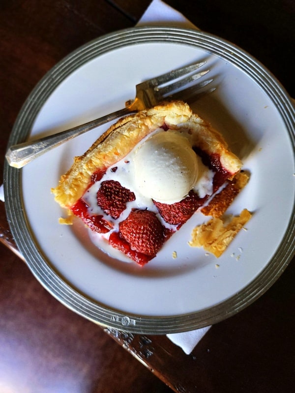 Rhubarb Strawberry Flat Pie