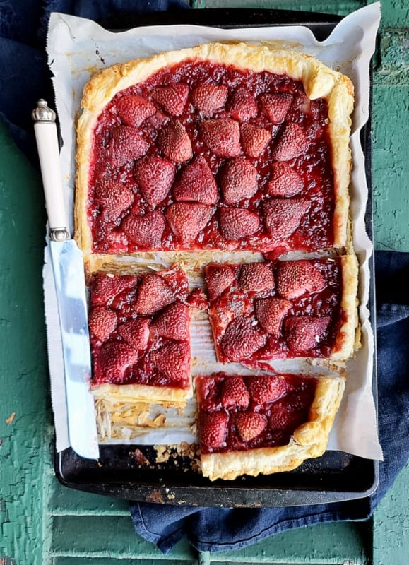 Rhubarb Strawberry Flat Pie