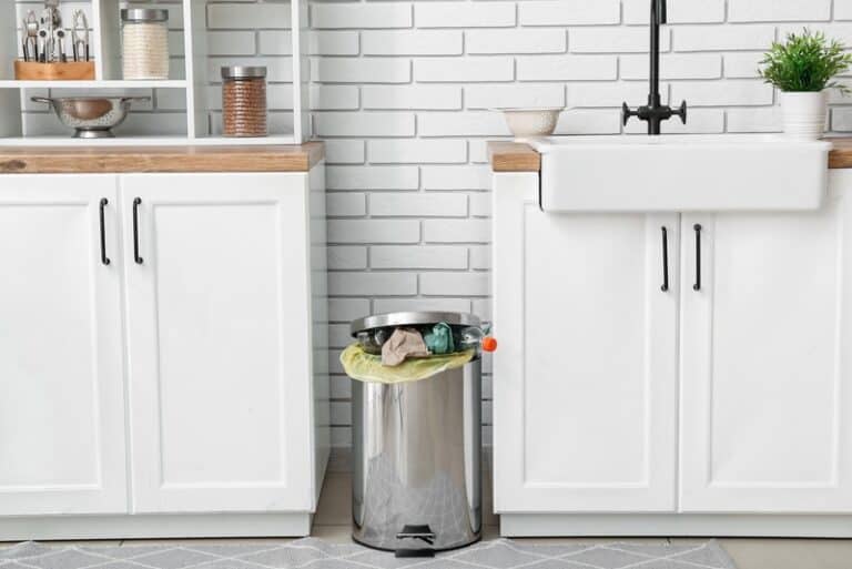How To Choose Trash Bags for Your Kitchen Needs