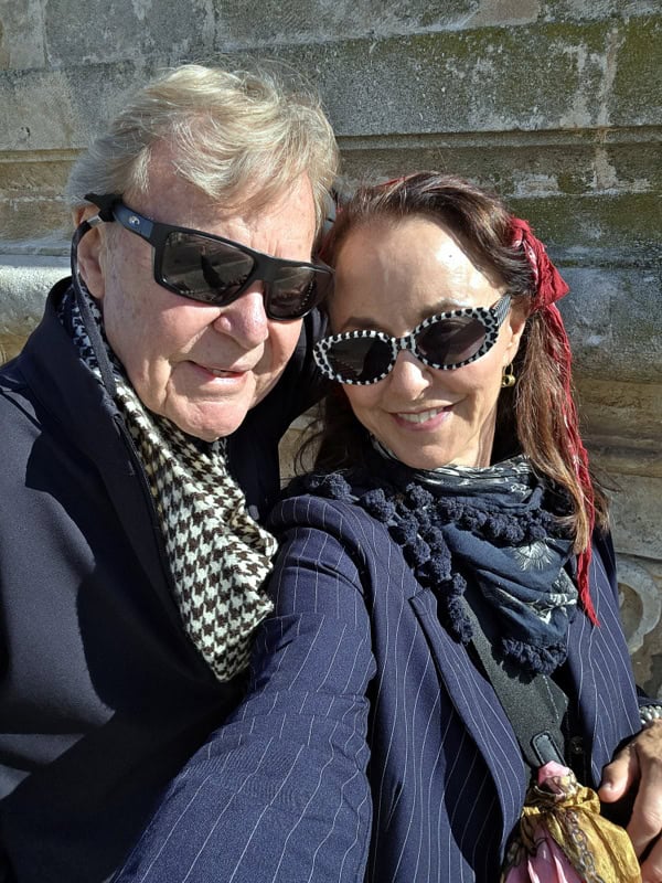 how to pack light and look chic