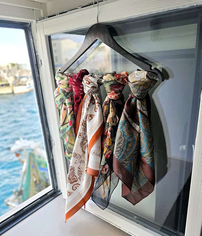 how to pack light and look chic