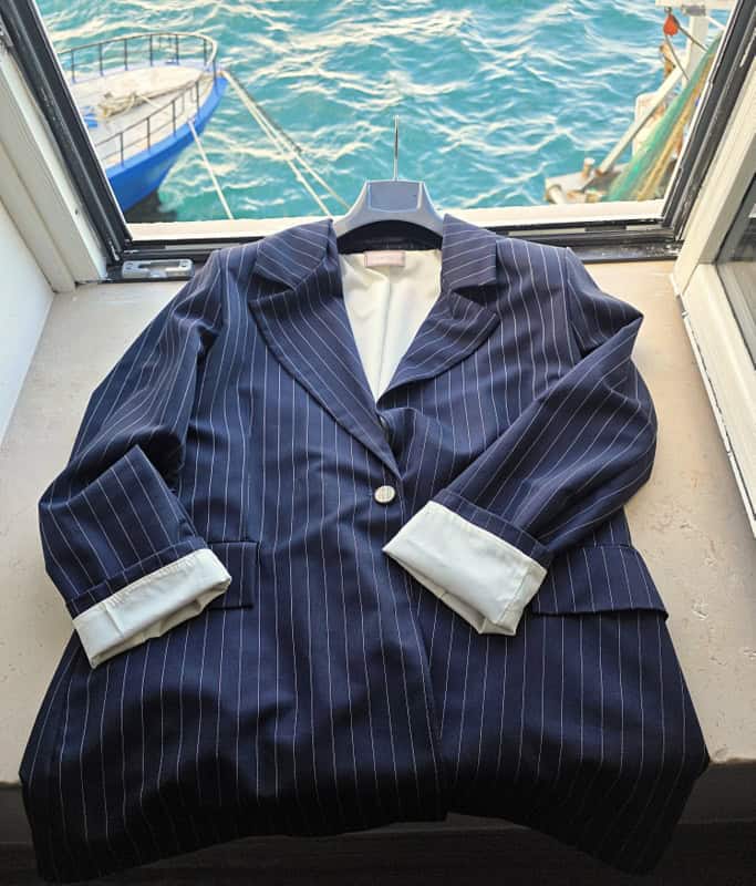 how to pack light and look chic