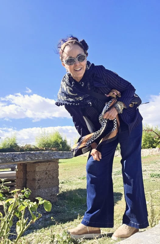 how to pack light and look chic