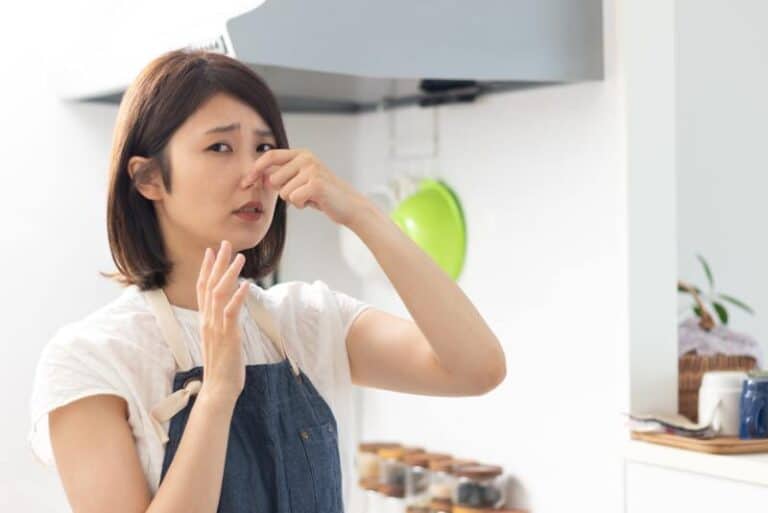 5 Ways To Minimize Odors While Cooking in Small Kitchens